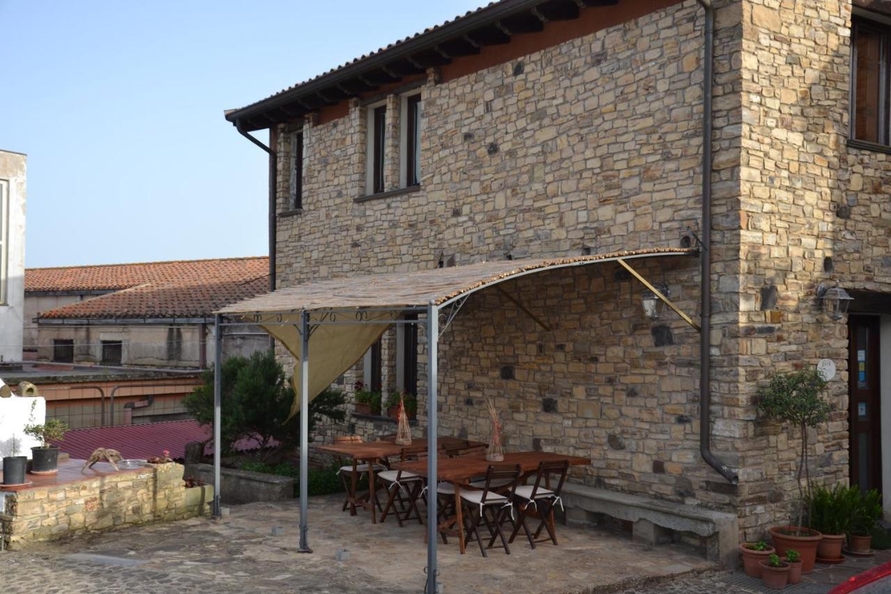 B&B Sa Muredda Sardara Exterior photo