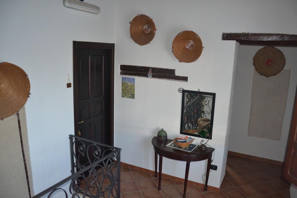 B&B Sa Muredda Sardara Exterior photo