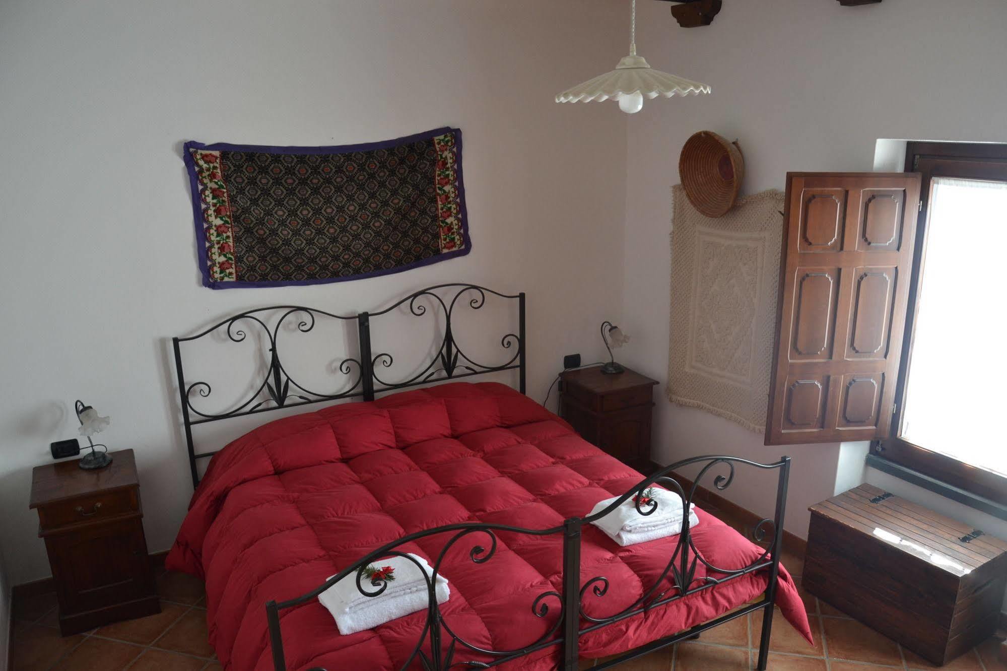 B&B Sa Muredda Sardara Exterior photo