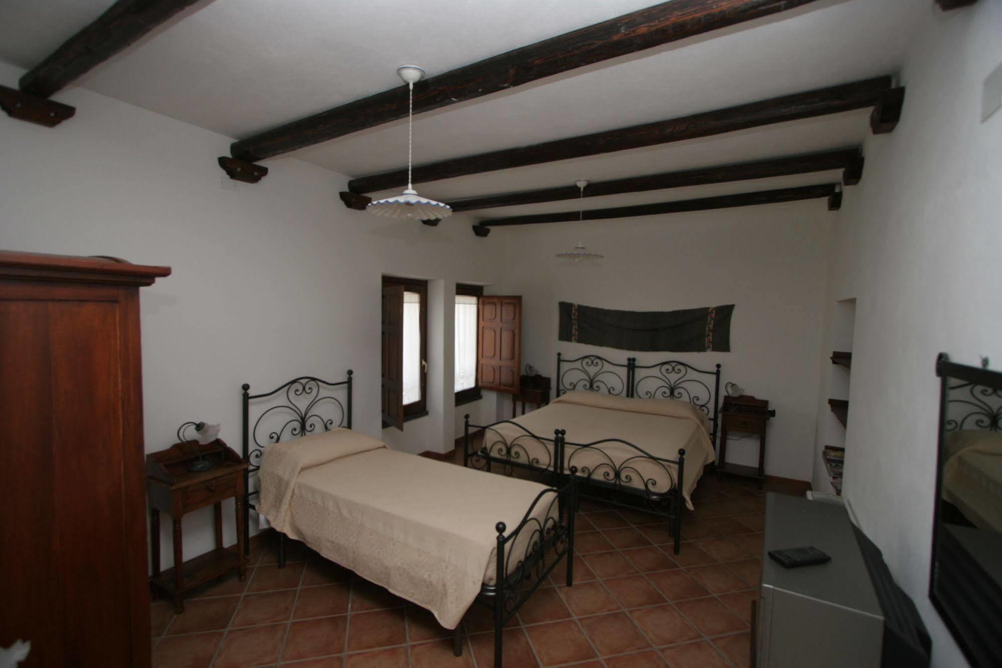 B&B Sa Muredda Sardara Exterior photo